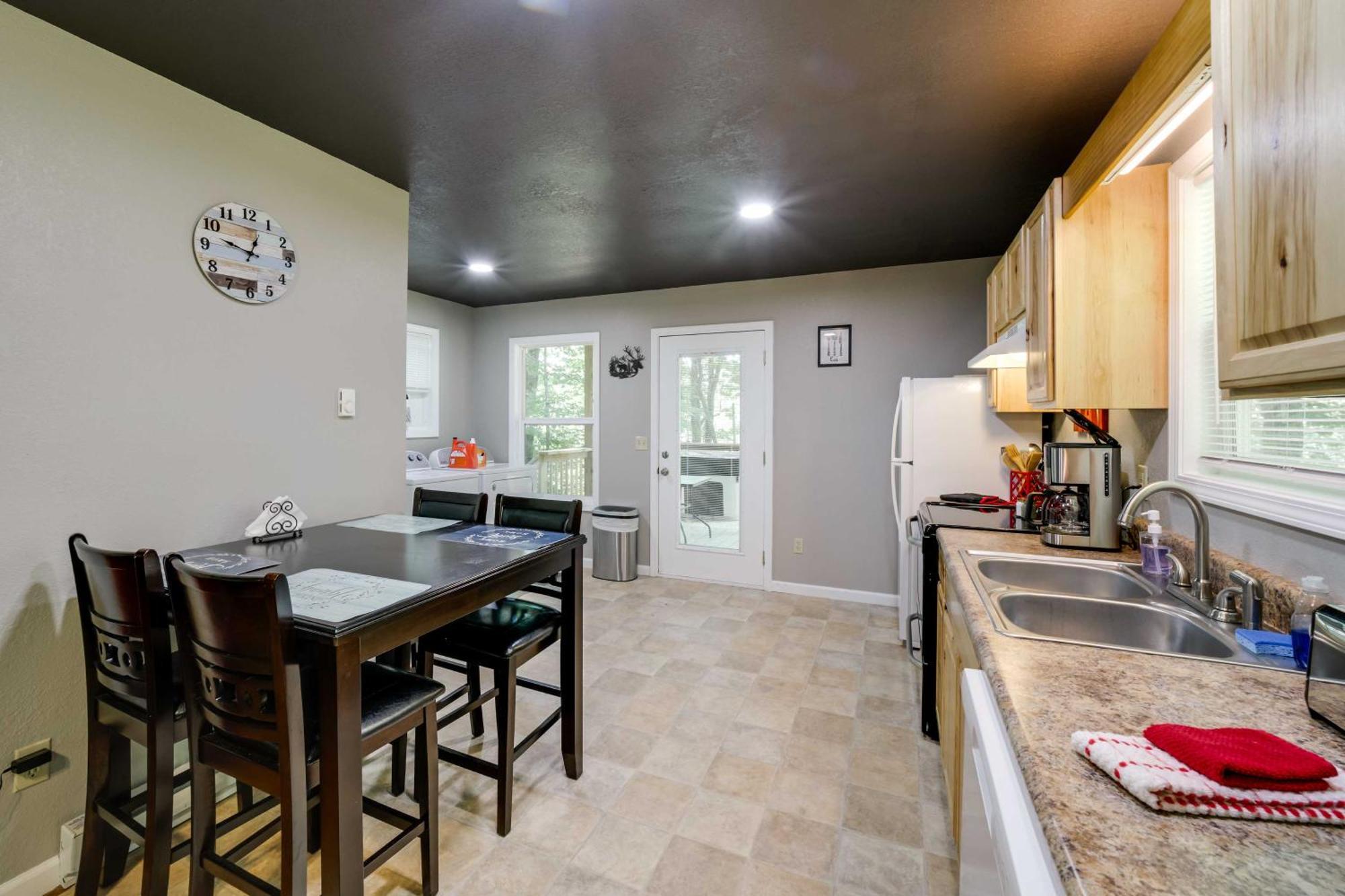 Cozy Whittier Cabin And Yard And Hot Tub, Pets Welcome 외부 사진