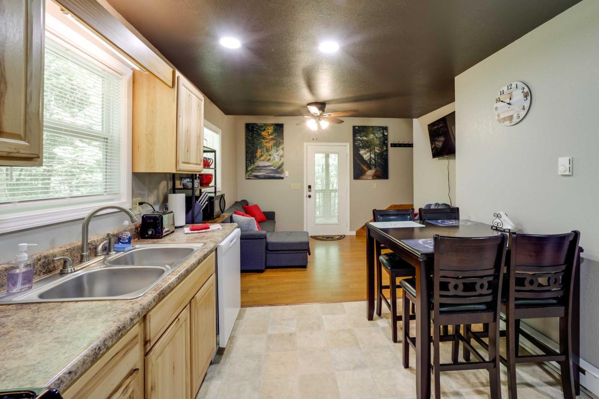 Cozy Whittier Cabin And Yard And Hot Tub, Pets Welcome 외부 사진