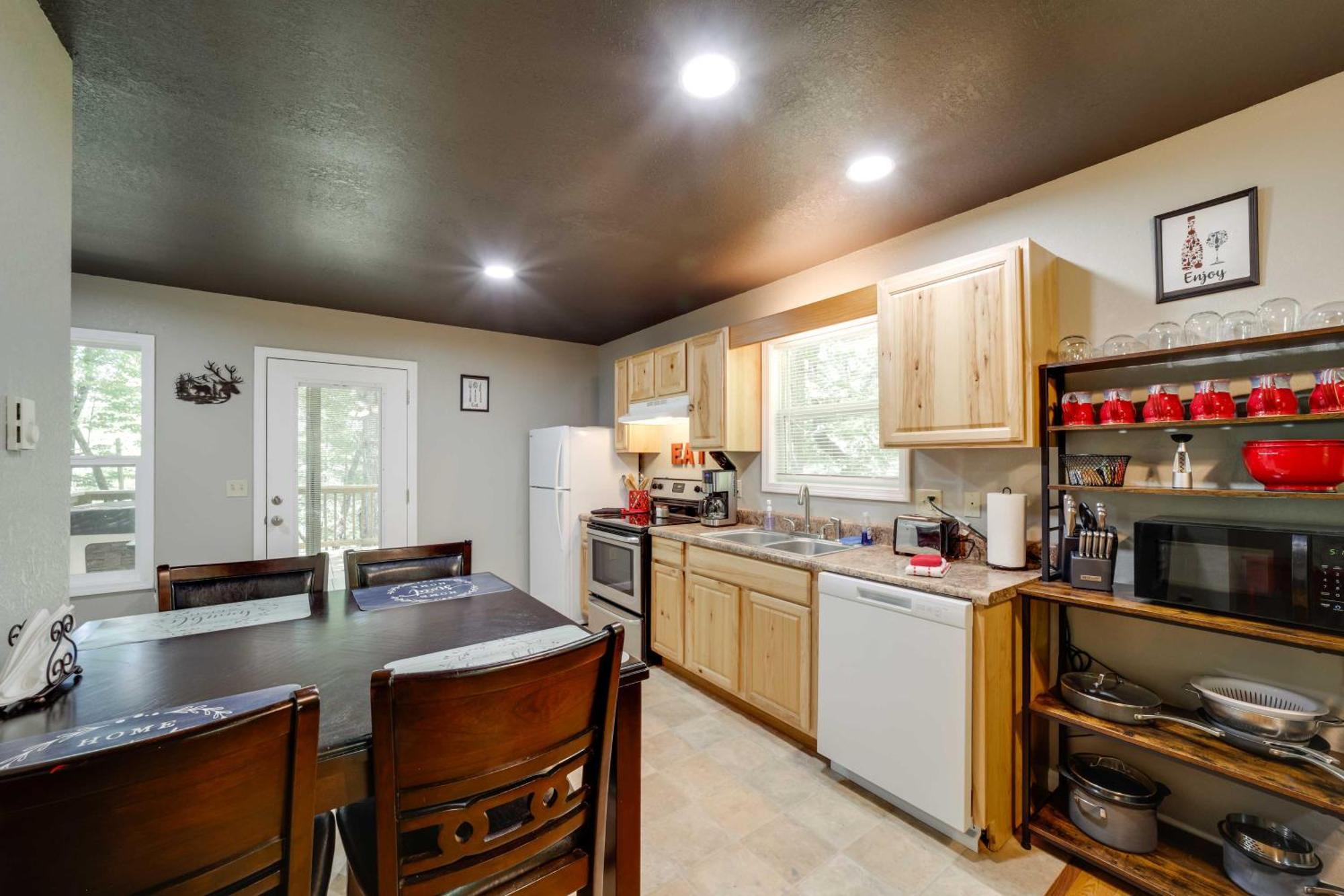 Cozy Whittier Cabin And Yard And Hot Tub, Pets Welcome 외부 사진