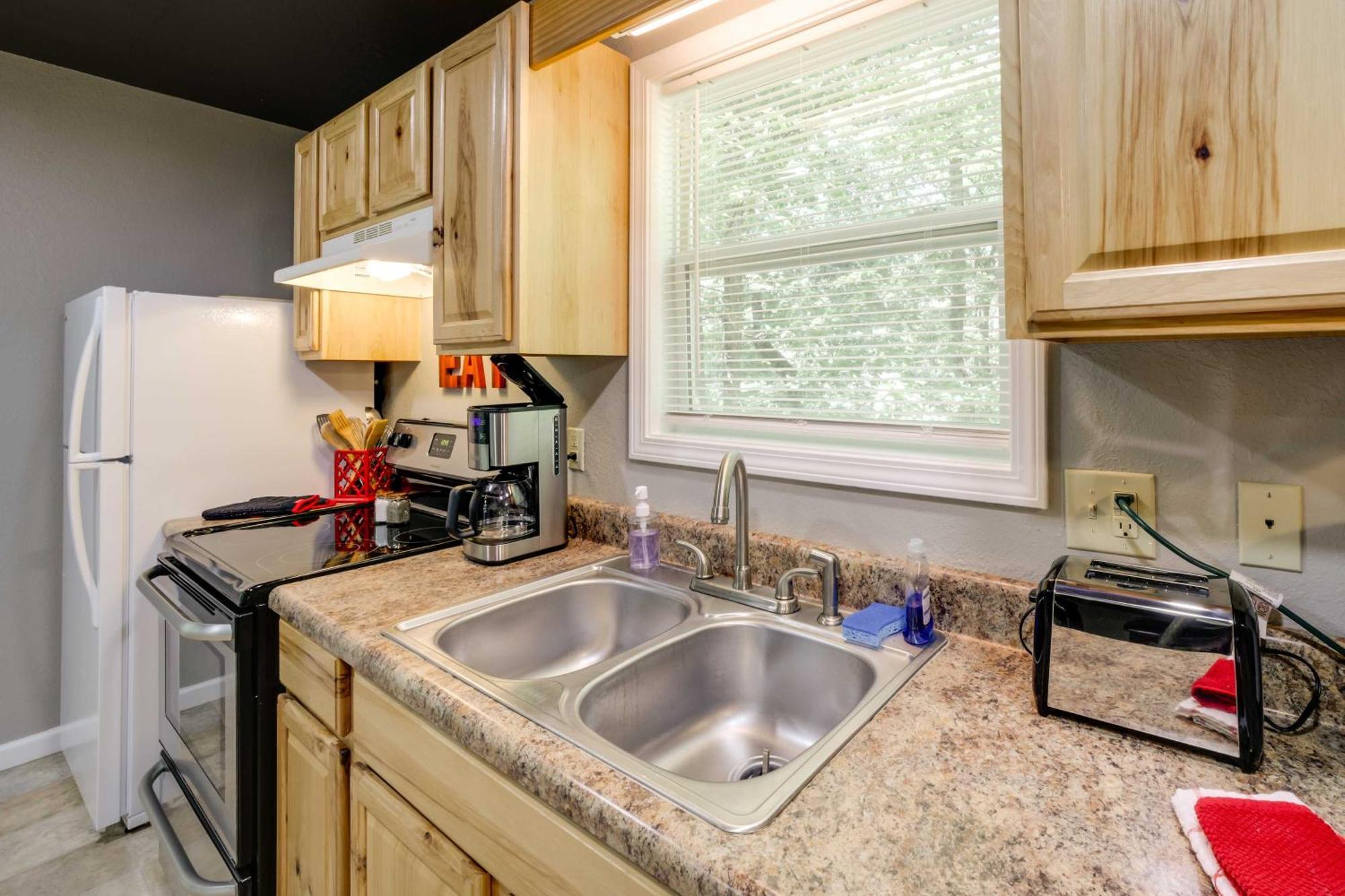 Cozy Whittier Cabin And Yard And Hot Tub, Pets Welcome 외부 사진